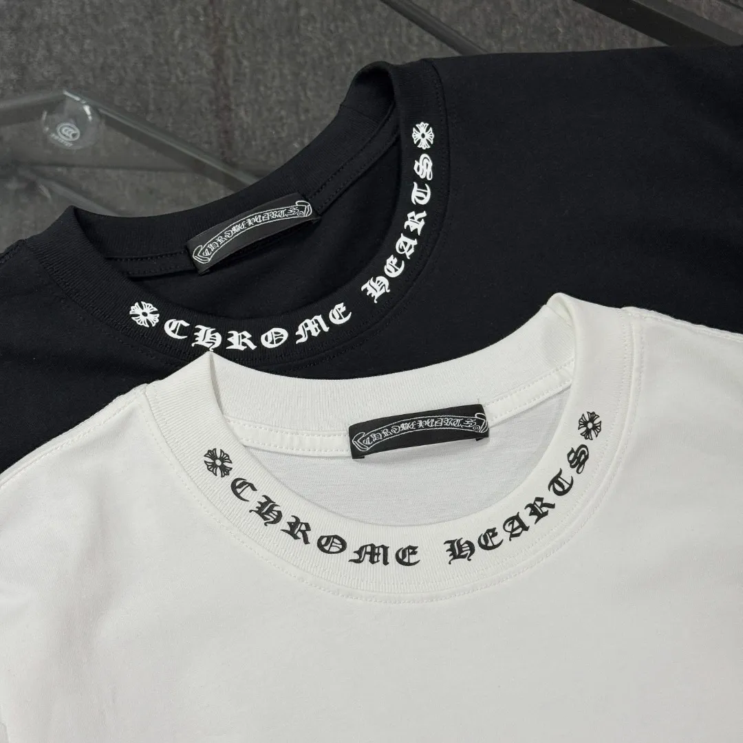 P170 Chrome Hearts 25 high-end versions. The fabric is made of 300 grams of high-density pure cotton. It does not deform or shrink. It has three labels. It is the same style for men and women. Technology: suede foaming + digital printing. Color: white, black. SIZE: S-XL.